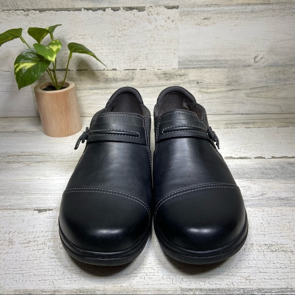 Clarks Collection Black Leather Slip On Shoes - Picture 2 of 7